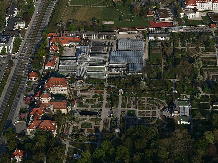 Alianz Arena
Botanischer Garten, München
Deutsches Museum
Nymphenburg
Olympiagelände
Schloss Schleißheim